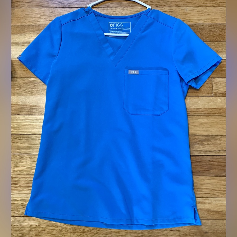 Like new Figs Catarina One Pocket top. XXS. Royal blue.